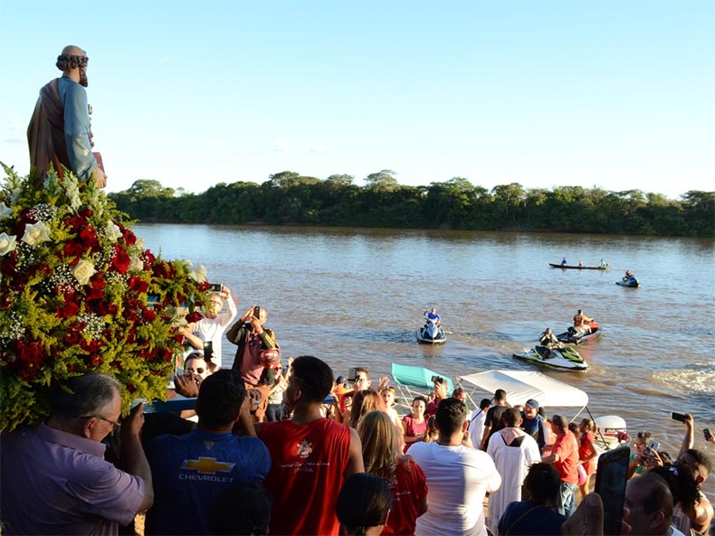 Tradicional procissão fluvial suspensa em 2020 (imagem: CidadeVerde)