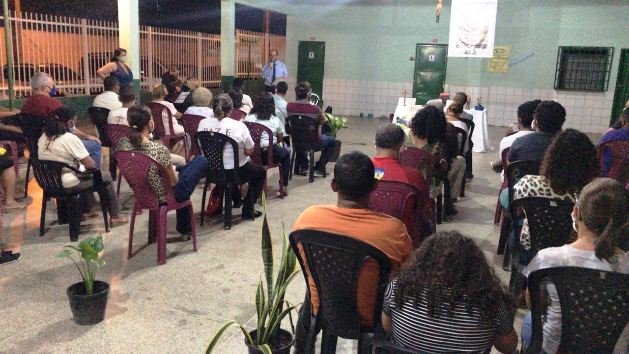 Lançamento do livro de poesias na casa de acolhimento da Pastoral