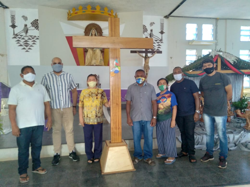 Comissão que foi deixar a Cruz na Diocese de Bom Jesus