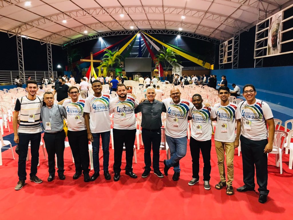 Dom Maurício Jardim (diretor das POM's) com os seminaristas da Arquidiocese de Teresina