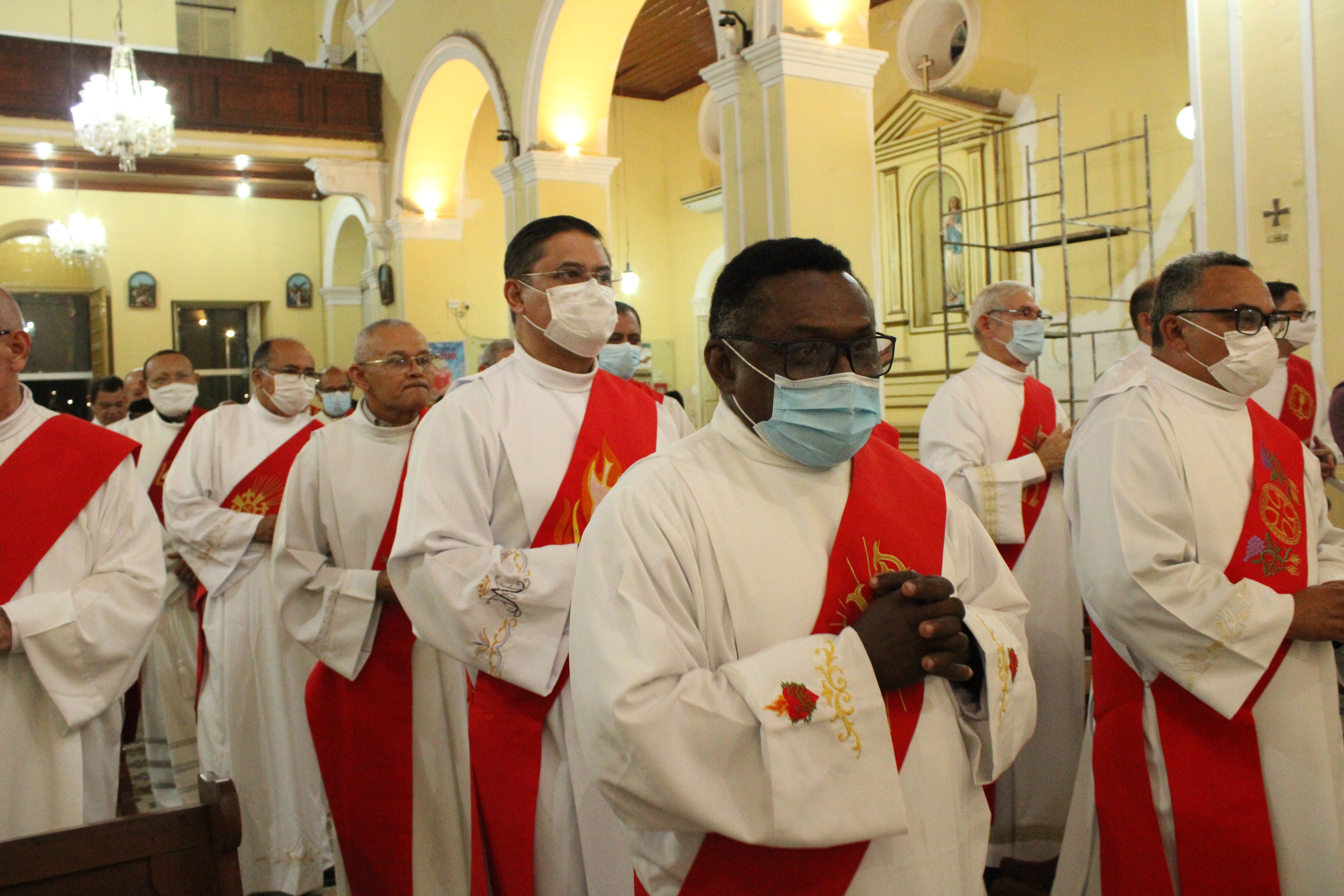 Diáconos Permanentes durante a celebração da Santa Missa