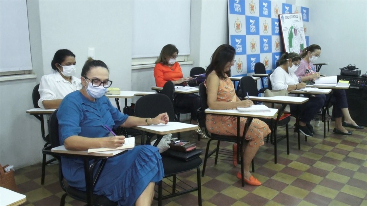 Estudantes durante as aulas do curso