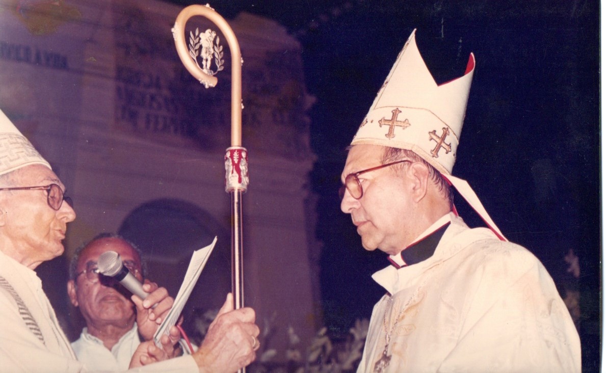 Ordenação Episcopal em Crateús (CE) no ano de 1998.