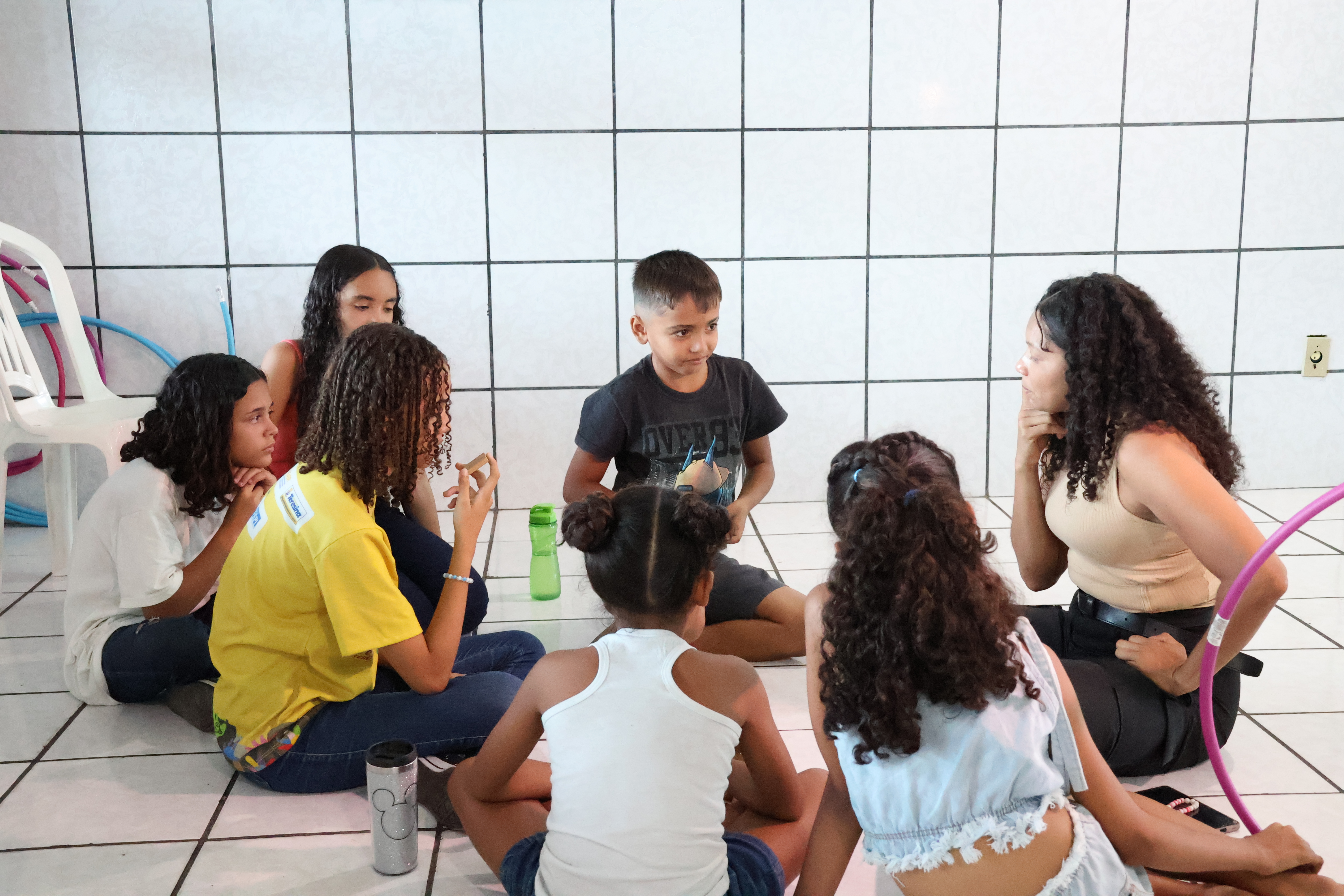 Momento lúdico com os alunos do Centro de Convivência Novos Meninos.