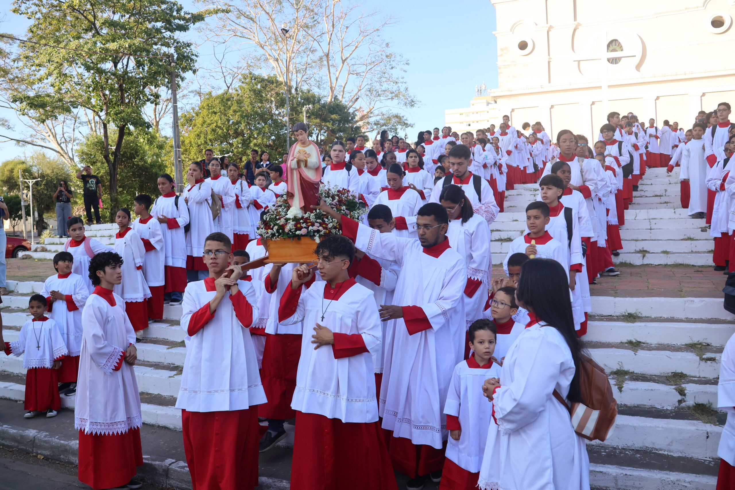 Festa de São Tarcísio reúne mais de mil coroinhas da Arquidiocese de Teresina em momento de fé, oração e devoção